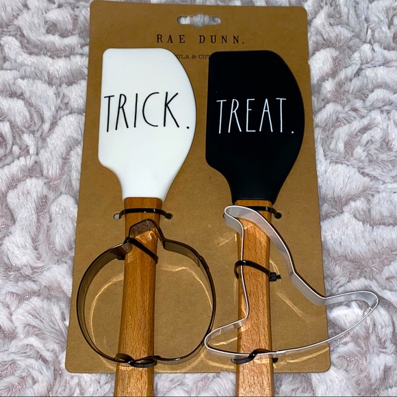 Rae Dunn Other - 🚩SOLD🚩Rae Dunn Halloween TRICK & TREAT spatula set